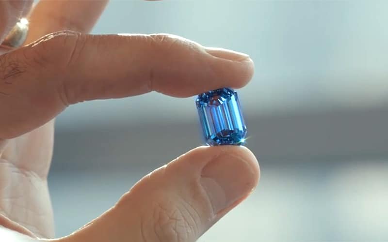Holding DeBeers Blue