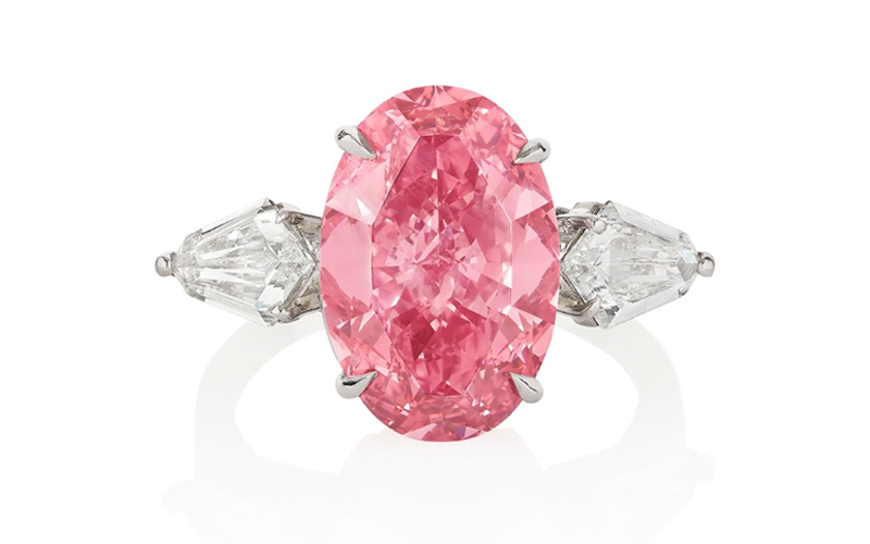 Exceptional Fancy Vivid Pink diamond ring