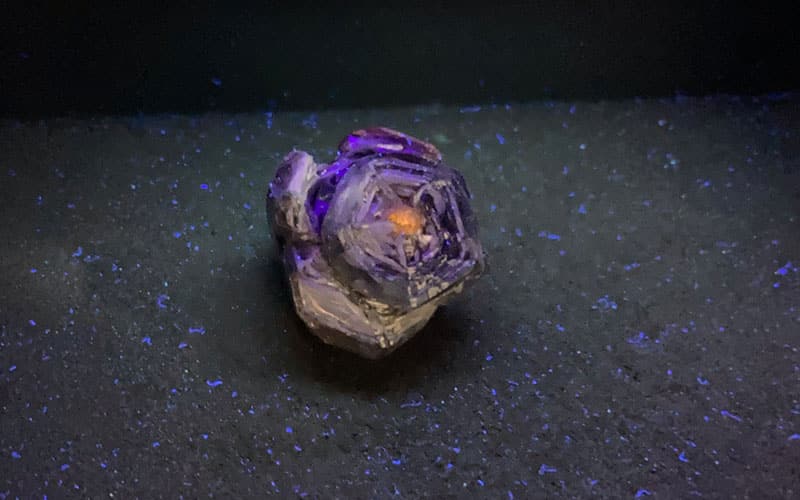 seed crystal of the 115 carat stone showing an orange reaction in long wave ultraviolet light.